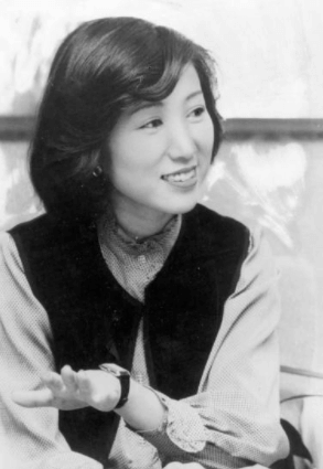 小池百合子,都知事,若い頃,画像,昔,かわいい,松田聖子,マスク,スカーフ,パラリンピック,アナウンサー,キャスター,カイロ,ミニスカ